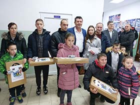 Opština Pećinci nastavlja da pomaže đake i studente sa KiM