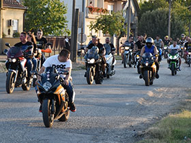 Moto skup u Brestaču okupio više stotina posetilaca