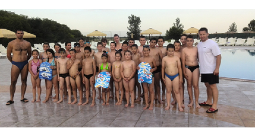 Počela besplatna škola plivanja za osnovce iz pećinačke opštine
