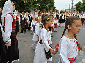 У петак разиграно и свечано