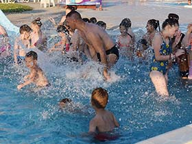 Škola plivanja besplatna za svu decu