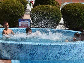 Kupanje i ove godine besplatno za odlikaše i decu neplivače