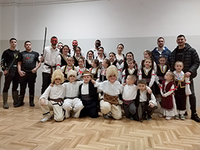 Folkloraši iz Karlovčića prvi put nastupili na Badnje veče