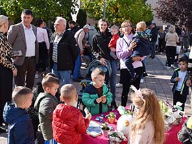 Pećinačko šetalište preplavila dečja mašta (Video)