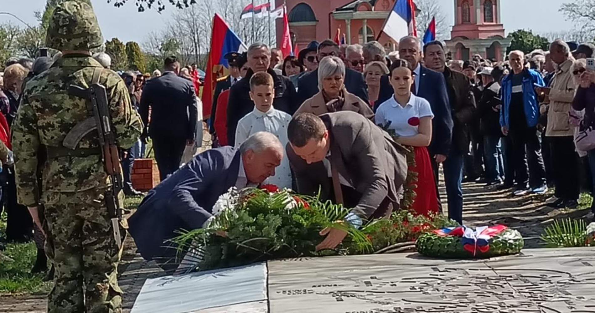 Делегација Општине Пећинци одала почаст херојима Сремског фронта