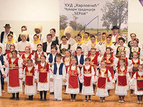 Вече испуњено традицијом, песмом и игром