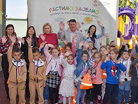 Породица на првом месту, у сваком месту (Видео)