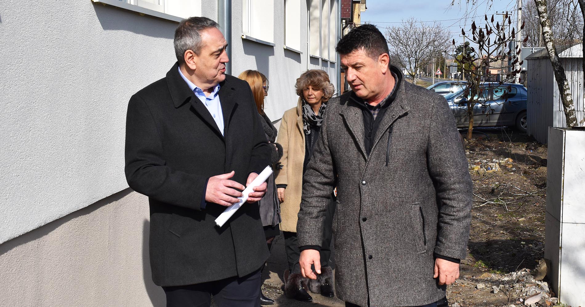 Пријатнији боравак и мањи трошкови у школи у Огару (Видео)