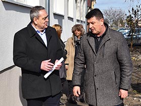 Пријатнији боравак и мањи трошкови у школи у Огару (Видео)