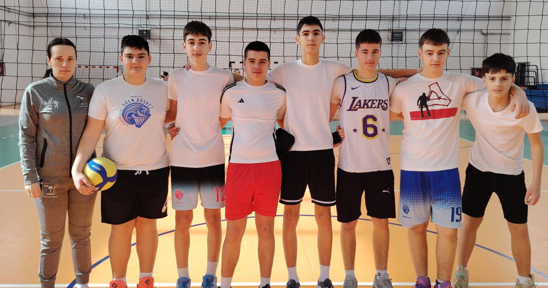 Održana školska takmičenja u fudbalu i odbojci