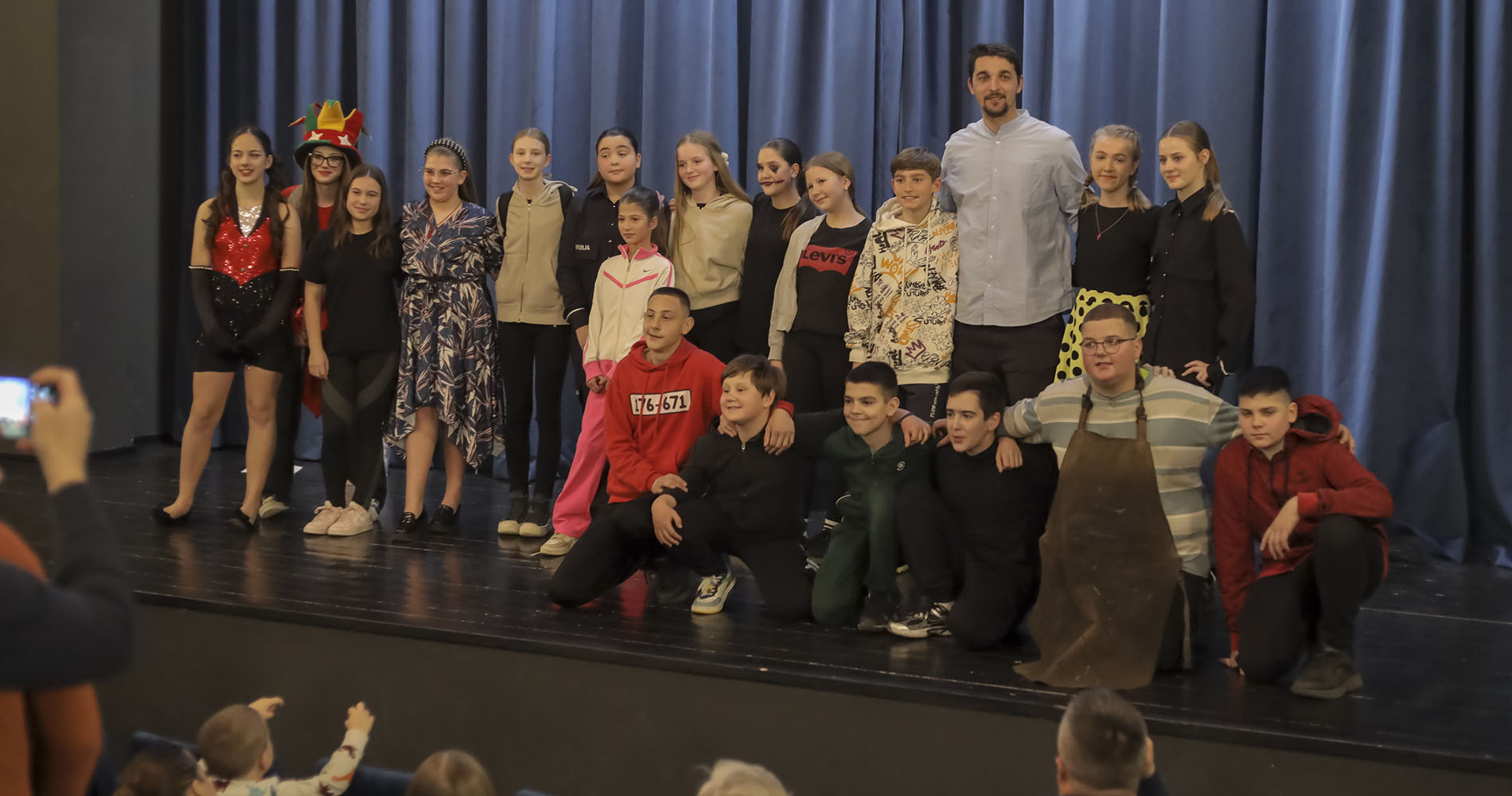 Река избора премијерно изведена у митровачком позоришту