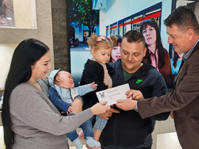 40 hiljada dinara za svaku bebu u opštini Pećinci (Video)