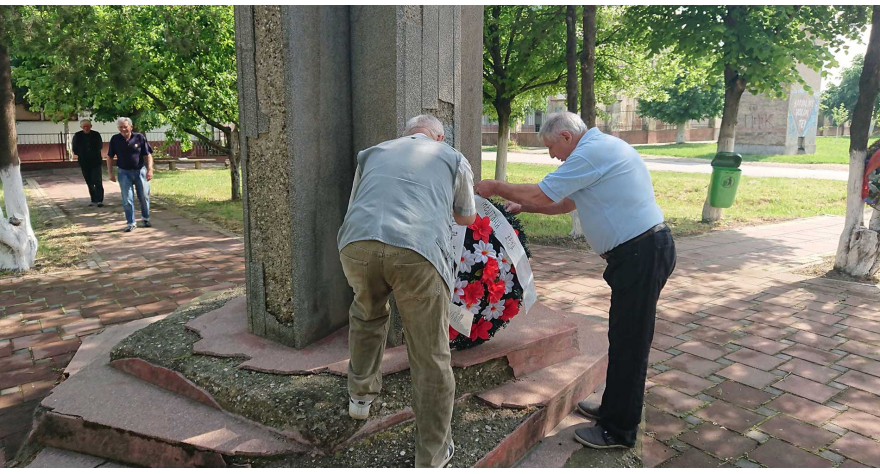 У знак сећања на пале Дечане