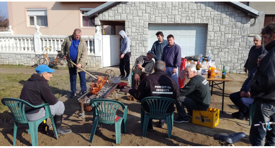 Товарничани угостили раднике на канализацији