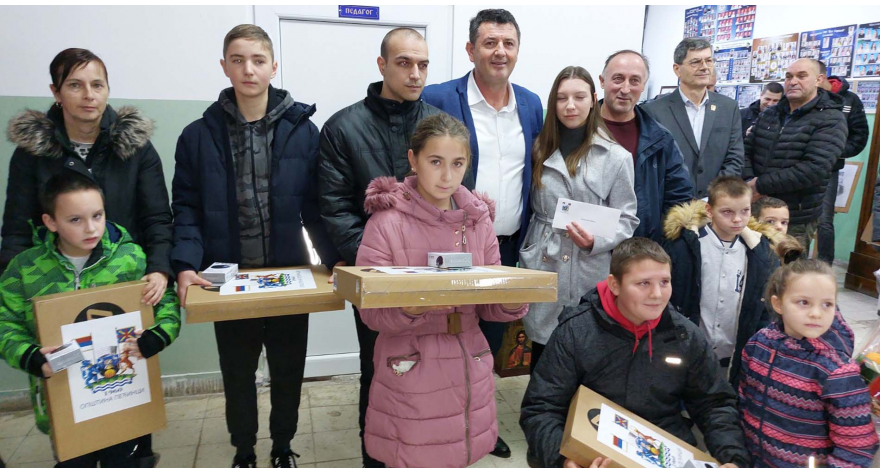 Opština Pećinci nastavlja da pomaže đake i studente sa KiM