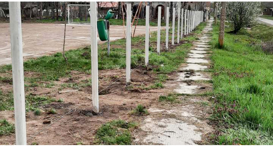 Nova ograda za bezbednije i čistije školsko dvorište