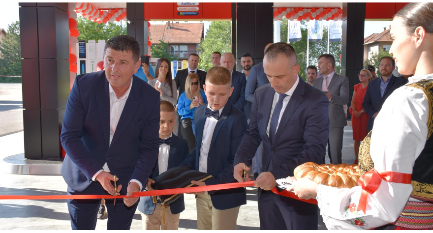  Velika donacija Knez petrola porodicama sa više dece na otvaranju prve pumpe u opštini Pećinci