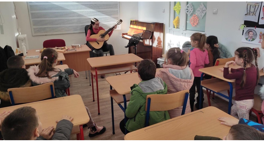 Предшколци посетили музичку школу