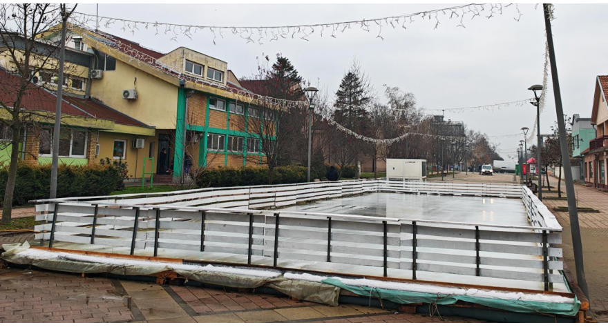 Сутра се отвара клизалиште у Пећинцима