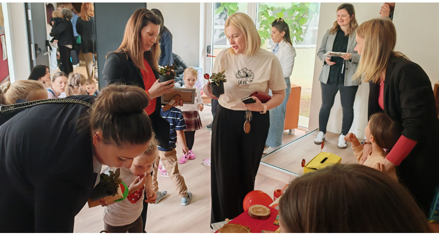 Pun vrtić dečjih poklona