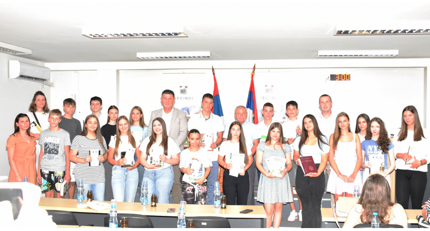 ЂОКИЋ: Ви сте оно најбоље што Општина Пећинци у овој години има