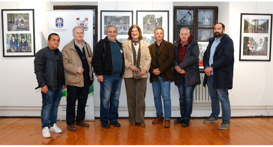 Прва самостална изложба – значајан корак у уметничком развоју